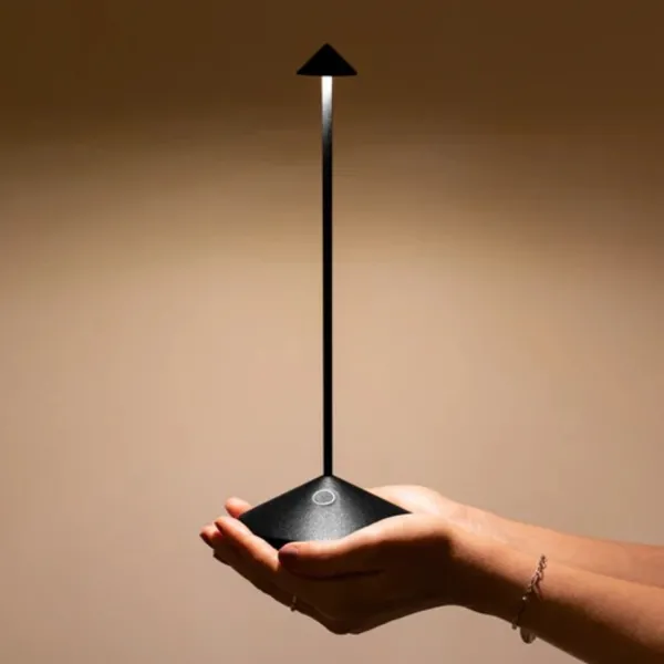 Zafferano Pina – Lampada da Tavolo Ricaricabile Portatile Nera