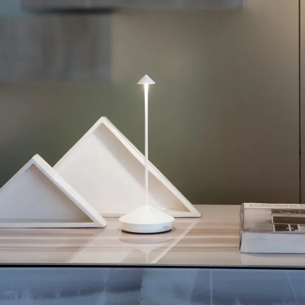 Zafferano Pina – Lampada da Tavolo Ricaricabile Lampes-à-porter Bianca