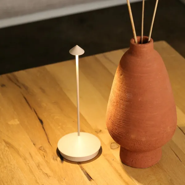 Zafferano Pina – Lampada da Tavolo Ricaricabile Lampes-à-porter Bianca