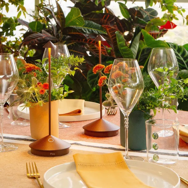 Zafferano Pina – Rechargeable Table Lamp Lampes-à-porter Corten