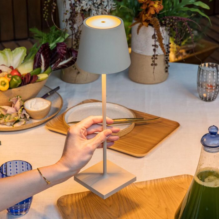 Poldina Lampada Da Tavolo Ricaricabile A Led Color Sabbia