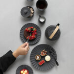 Pekoe Zuccheriera Nera Di Lucas Frank Revol Con Coperchio Lifestyle1