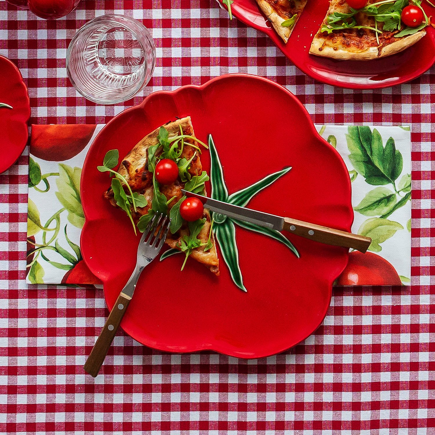 Bordallo Pinheiro Piatto Pizza Pomodoro Small 65022230 31.5 Cm Lifestyle1