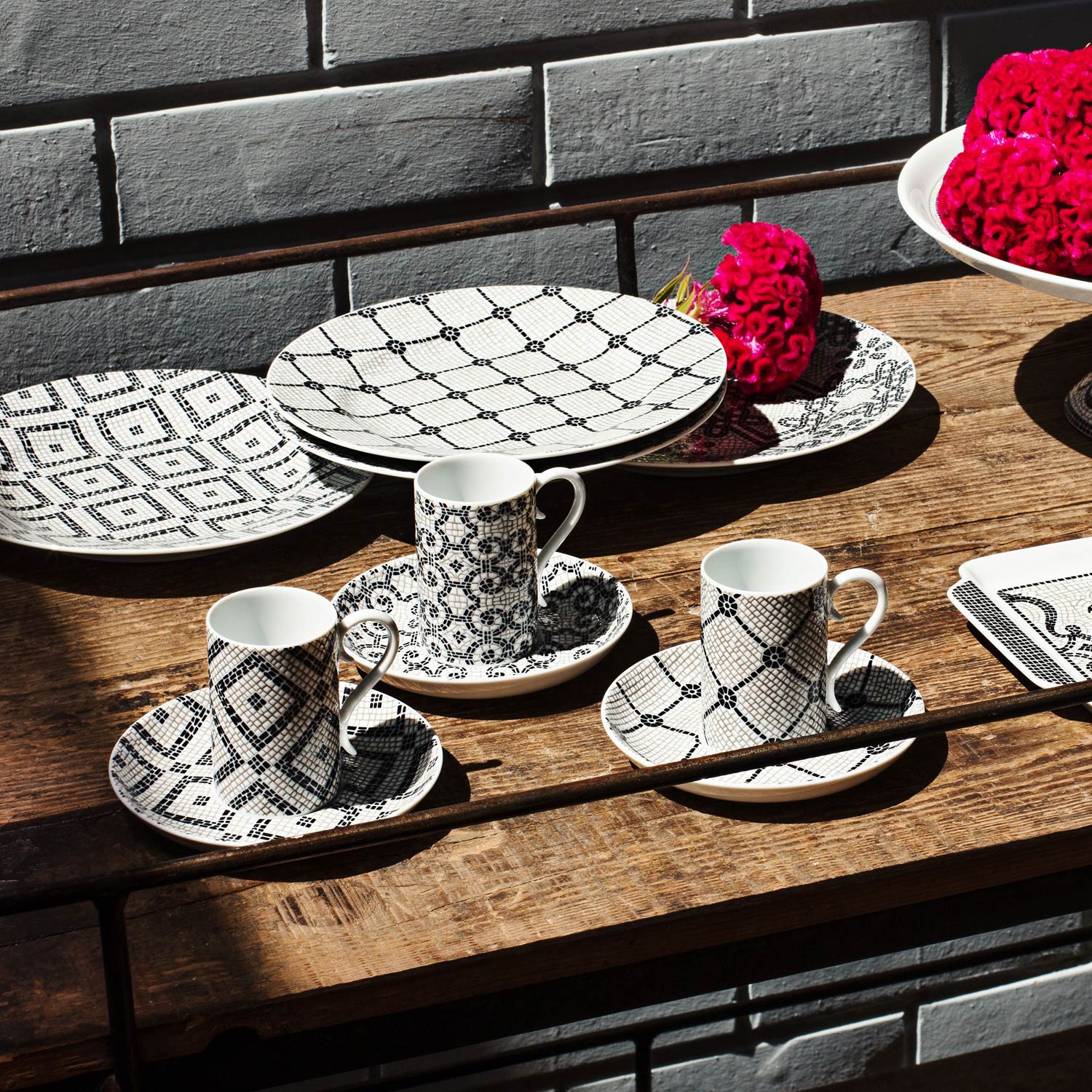 VistaAlegre Set 4 Tazzine Piattini Calcada Porcellana 21121367 Lifestyle2